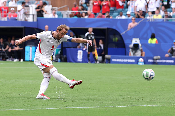 Kane tenta de falta