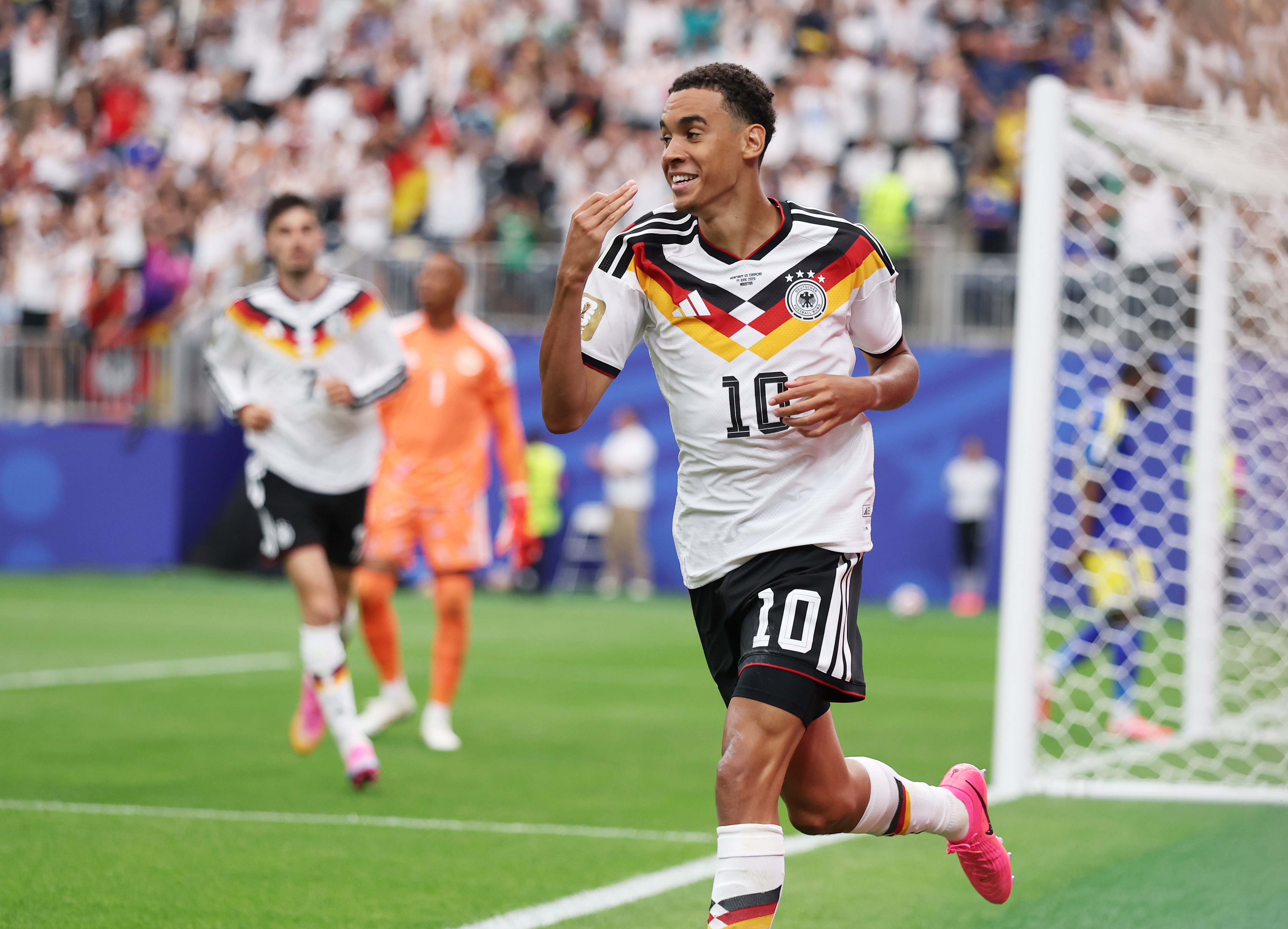 ¡Musiala marca y ya es goleada!